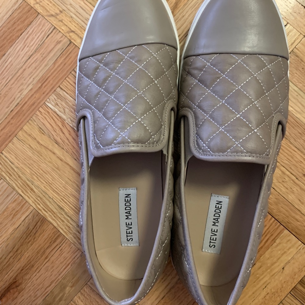 Barely worn Steve Madden sneakers